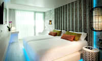 Deluxe Silver Room