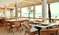 Restauranten ligger rett ved Playa del Palmas populære strandpromenade.