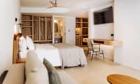 Juniorsuite med direkte utgang til delt privat basseng