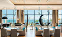 Kombinert à la carte-restaurant og bar
