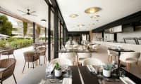 I bufférestauranten kan du velge å sitte ute eller inne