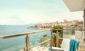 Dobbeltrom med balkong og havutsikt