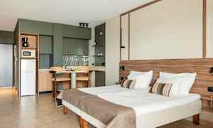 Classic Suite 1 rom, balkong mot hagen / Classic Suite 1 rom, terrasse mot hagen / Classic Suite 1 rom, terrasse mot hagen som passer for bevegelseshemmede