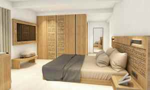 Et hotellrom design med en moderne seng, tret detaljer og minimalistiske møbler. (AI-generert tekst)