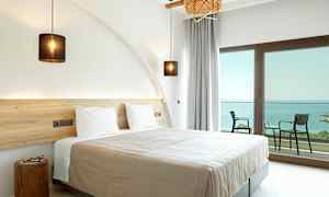 Dobbeltrom med havutsikt og balkong. (AI-generert tekst)