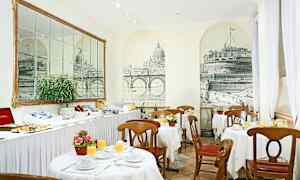 Et spiserom med dekkede bord, stoler og en buffet med mat. Veggene har kunstmotiver som forestiller bygninger og broer. (AI-generert tekst)