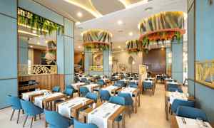 En moderne restaurantinteriør med trebord, blå stoler og grønne dekorasjoner. (AI-generert tekst)