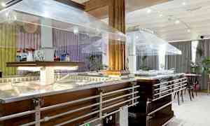 Buffetdisk i en restaurant. (AI-generert tekst)