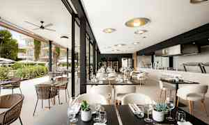 Moderne restaurant med bord- og sitteplasser både innendørs og utendørs. (AI-generert tekst)