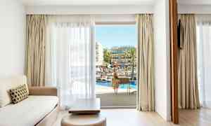 Suite med to rom mot omgivelsene
