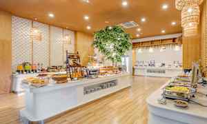 Buffébord med forskjellige retter og matpresentasjon i et lys og innbydende miljø. (AI-generert tekst)