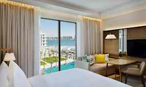 Dobbeltrom mot bassengområdet