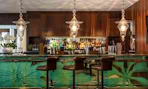 Kombinert bar og à la carte-restaurant