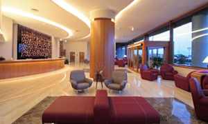 Lobby-lounge