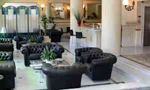 Lobby-lounge