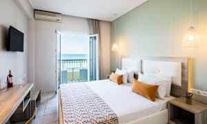 Dobbeltrom med balkong og havutsikt