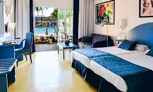 Dobbetlrom mot bassengområdet / Dobbeltrom mot bassengområdet – mulighet for ekstraseng