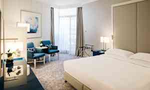 Dobbeltrom med balkong mot havet