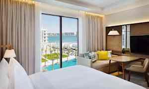 Dobbeltrom mot bassengområdet