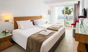 Dobbeltrom superior med havutsikt