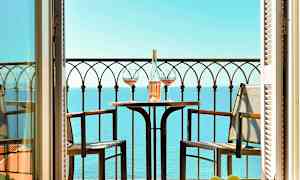 Dobbeltrom superior med balkong eller terrasse og havutsikt