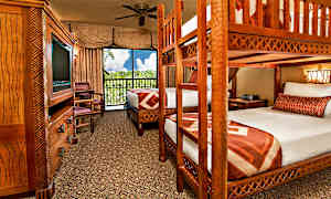 Standard dobbeltrom med en queensize dobbeltseng og en køyeseng