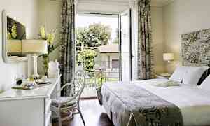 Dobbeltrom med balkong med utsikt mot fjellkjeden Appenninene