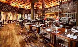 En av hotellets to bufférestauranter