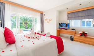 Dobbeltrom med direkte utgang til privat, delt basseng