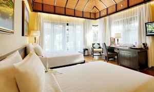 Dobbeltrom i villa med eget basseng