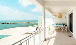 3-romsleilighet mot havet, med direkte utgang til basseng