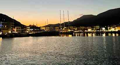 Pothia by night