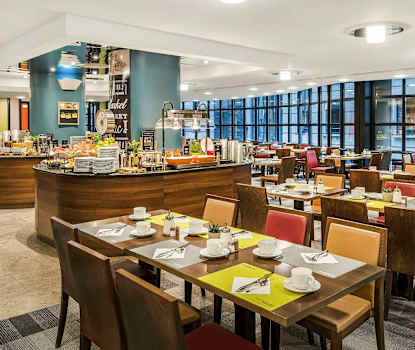 À la carte-restaurant med lokale og internasjonale retter