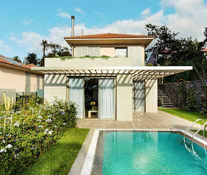 4-romsleilighet i villa, med seks ordinære senger og privat basseng