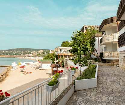 Hotellet foran stranden