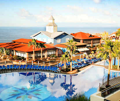 Bassengområdet på Tenerife-delen, med bassengbar og den mexicanske à la carte-restauranten.
