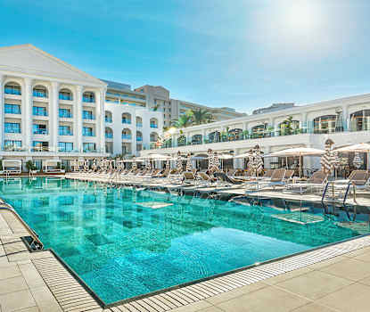 Hotellets hovedbasseng