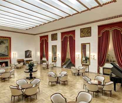 Lobby-lounge