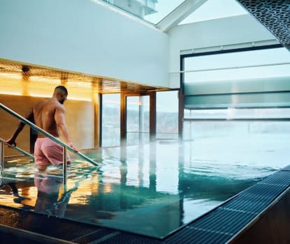 Innendørsbasseng