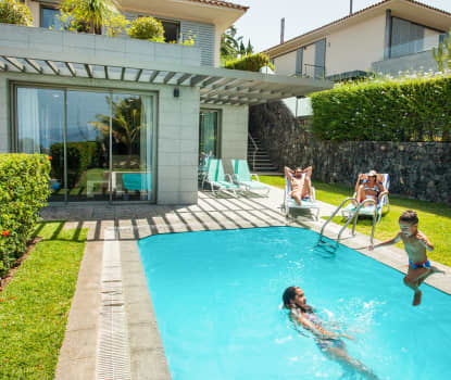 4-romsleilighet i villa, med seks ordinære senger og privat basseng