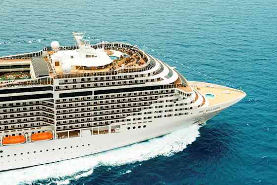 Et cruiseskip til havs. (AI-generert tekst)