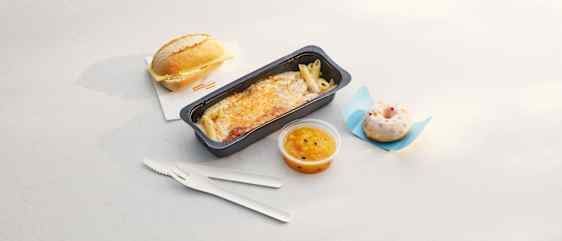 Flymat hos Sunclass Airlines; Barnemeny med kjøttdeig og pasta