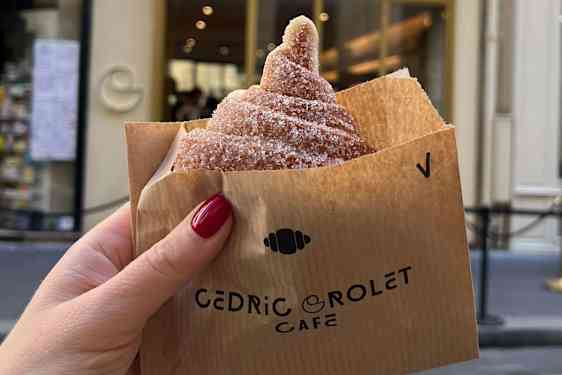 Cedric Grolets croissant-beignet med vaniljefyll