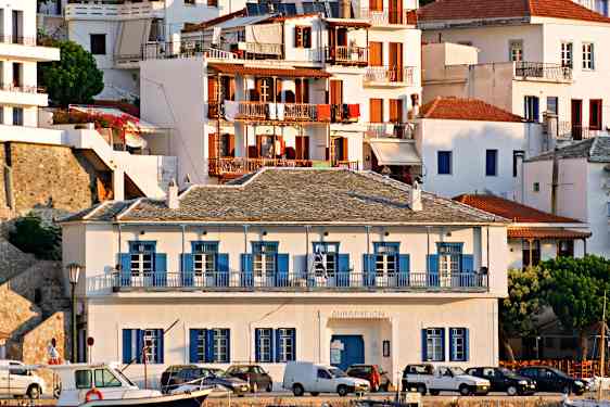 Havn og fine hus på Skopelos