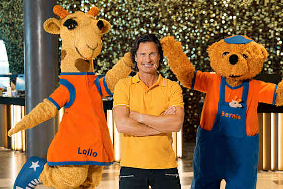 Petter Stordalen sammen med Lollo og Bernie