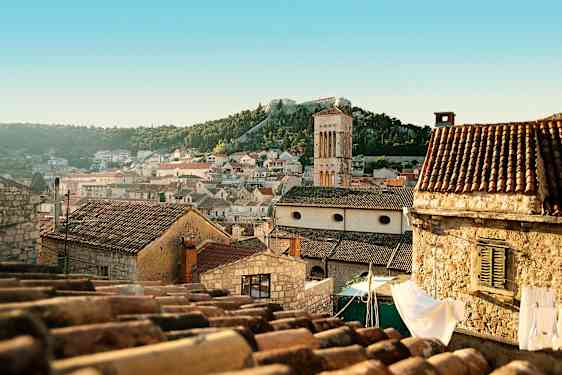 Hvar by med flotte bygninger og arkitetur