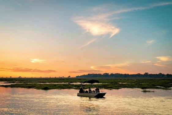 Båttur på flod i Botswana
