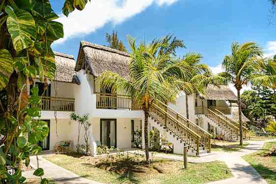 Vakkert hur på Mauritius omgitt av palmer