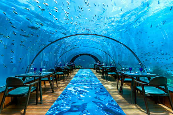 Undervannsrestauranten 5.8 på Hurawalhi på Maldivene