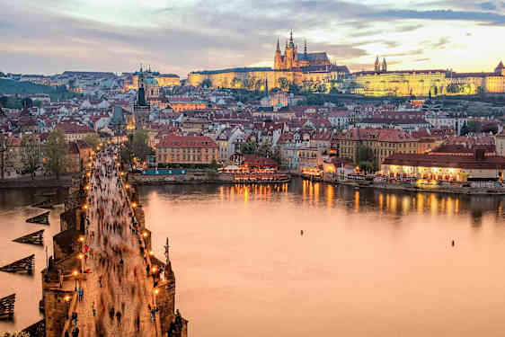 Utsikt over Praha og Karlsbroen